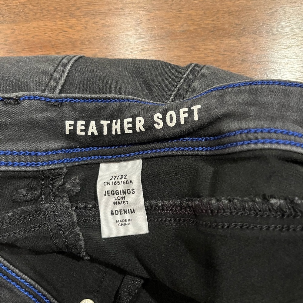 Used Feathersoft charcoal black low waist leggings, size 27/32 - Picture 3 of 9